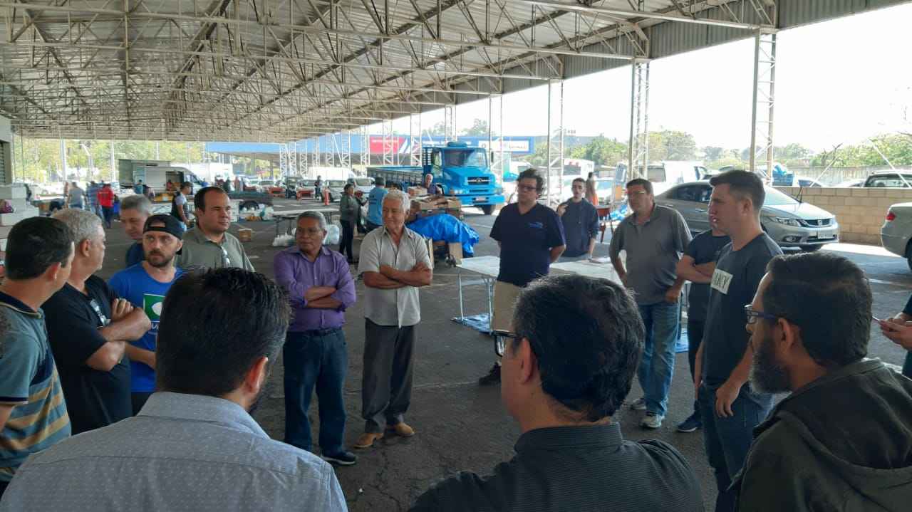 Feirantes do Peixinho Ornamental do CECAP discutem mudança do dia da feira