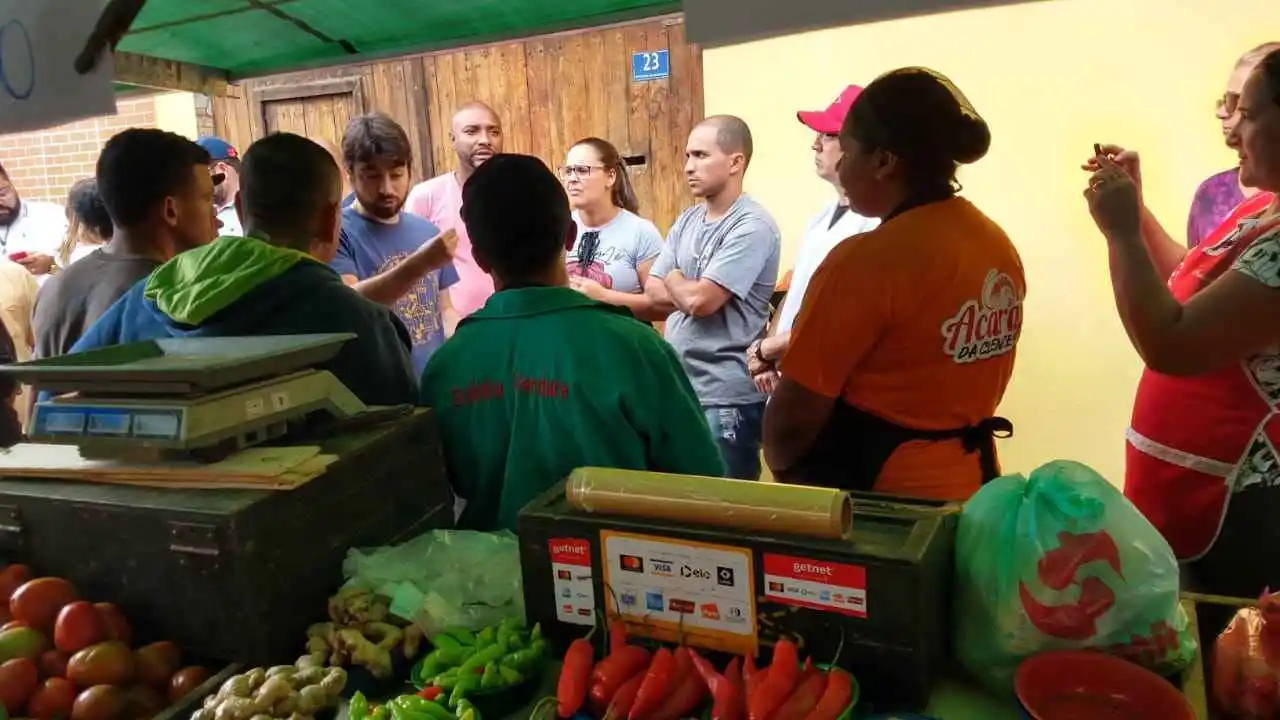 Prefeito Guti visita a feira do Lavras no sábado